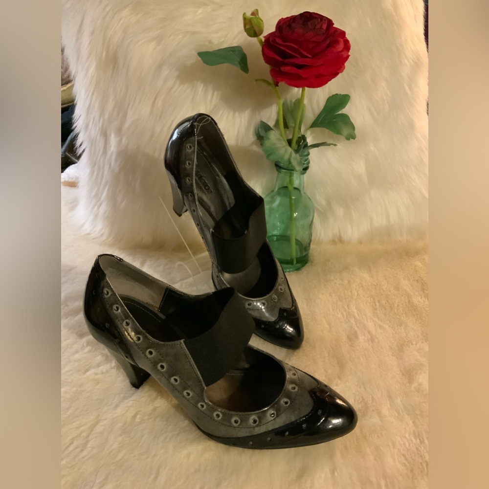 Victor Alfaro - Black/gray heeled Mary Jane look with elastic band. Sz 6m